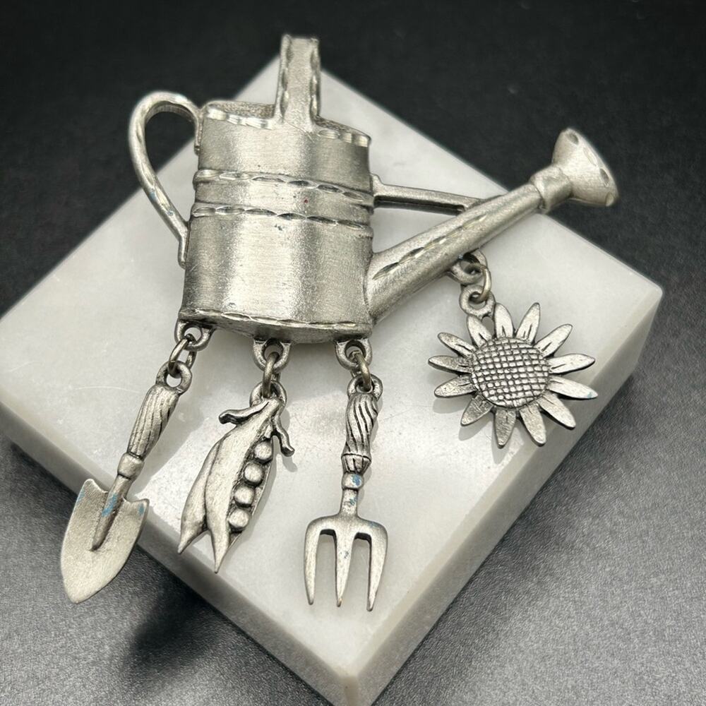 L0157 vintage JJ Jonette brooch pin gardener watering can sunflower
